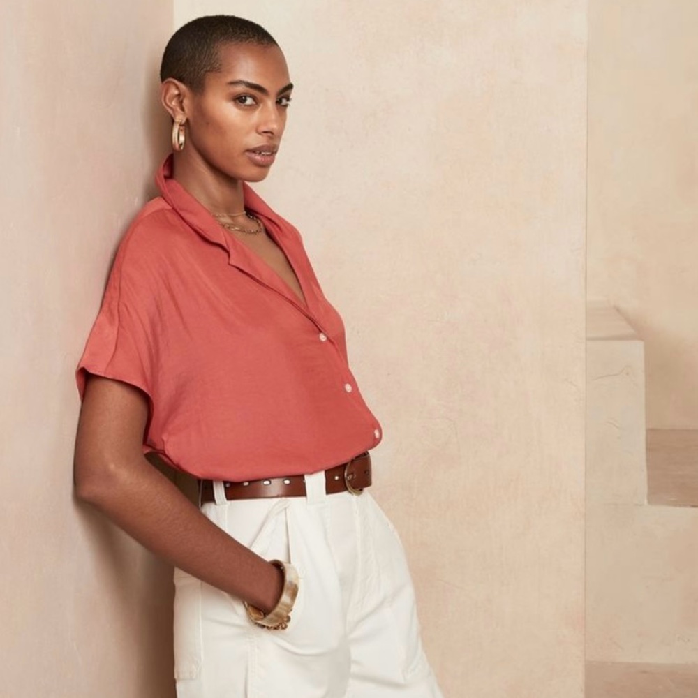 🍎 Banana Republic Resort Shirt in Cardinal Red. Women’s XS petite